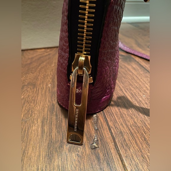 Burberry Leather Embossed Harrogate crossbody bag - Picture 4 of 7